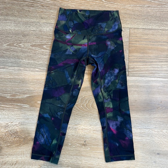 Lululemon black & multi color wonder under cropped tights size 6 - Picture 1 of 3